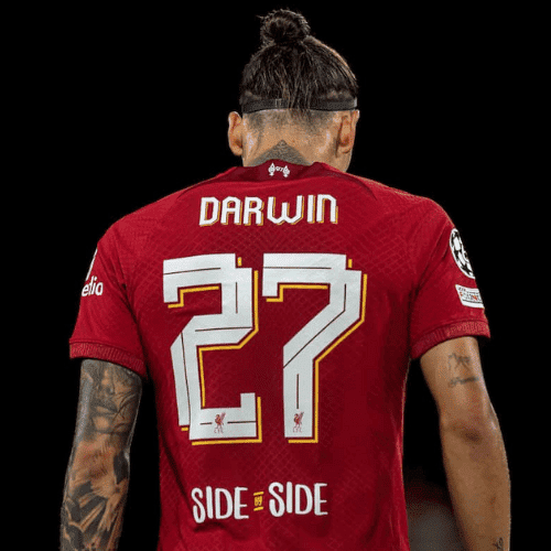 Darwin Nunez menggunakan nomor punggung 27 di Liverpool